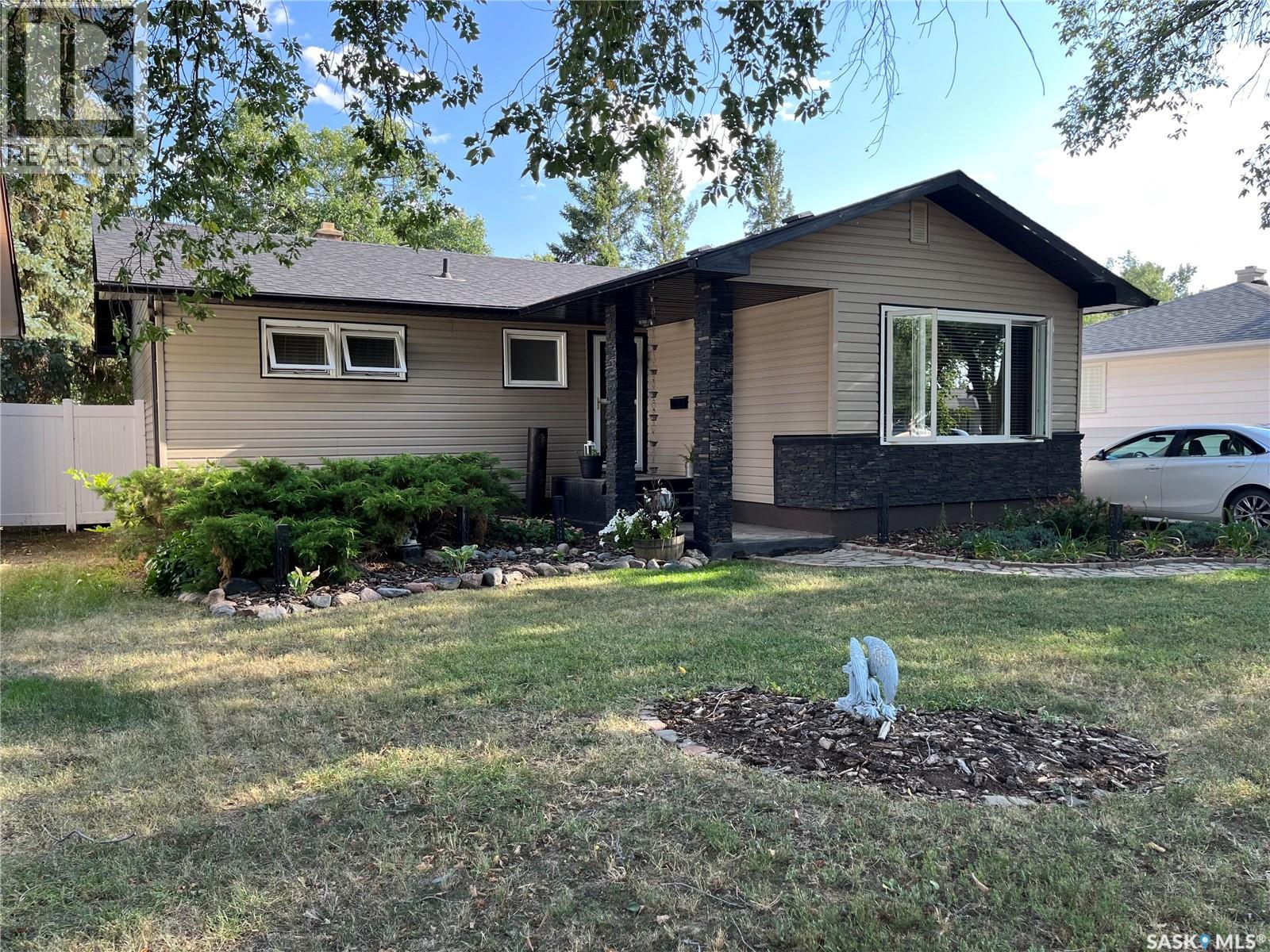 207 Dominion Road, Assiniboia, Saskatchewan  S0H 0B0 - Photo 7 - SK028694