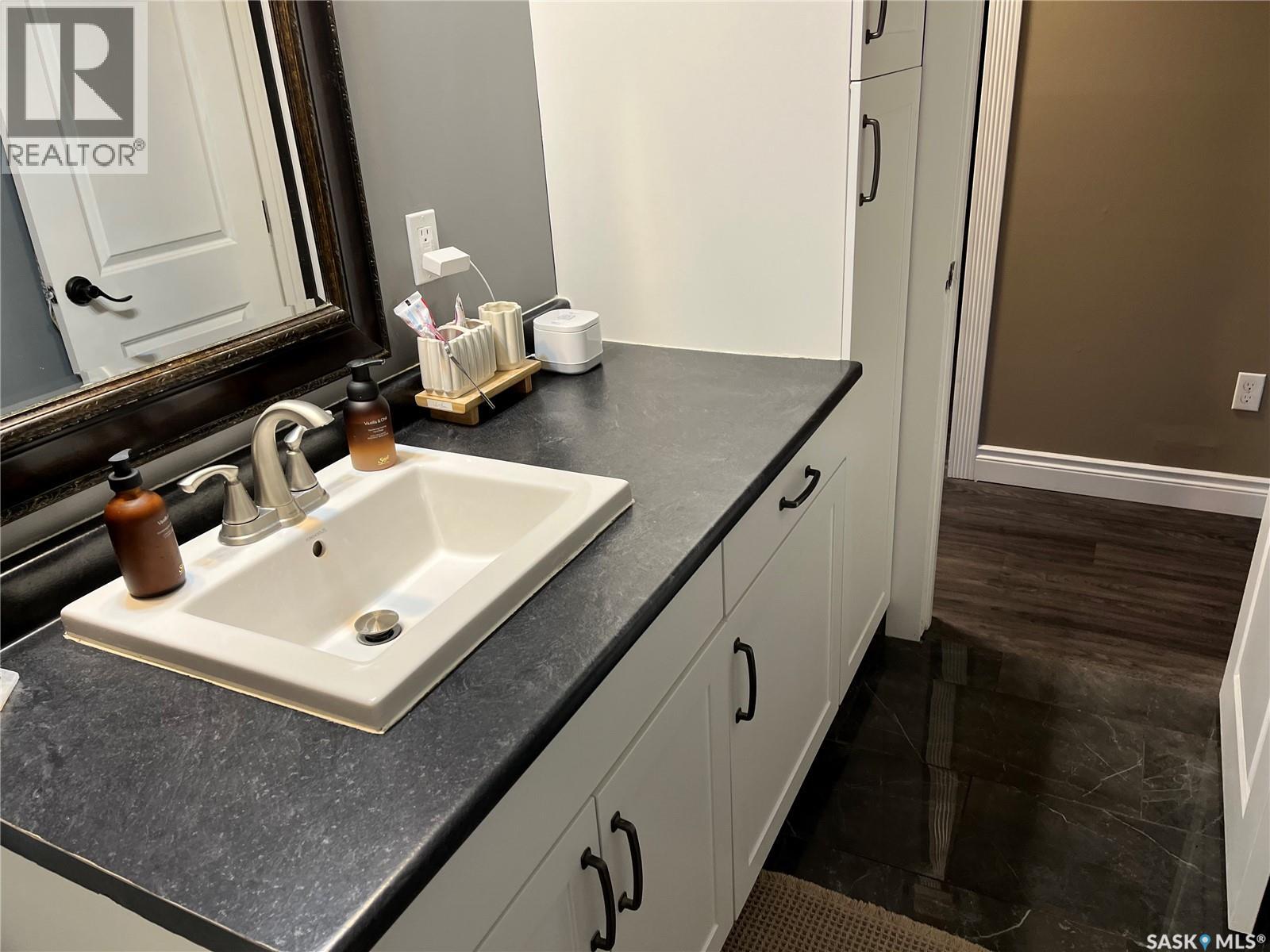 207 Dominion Road, Assiniboia, Saskatchewan  S0H 0B0 - Photo 20 - SK028694