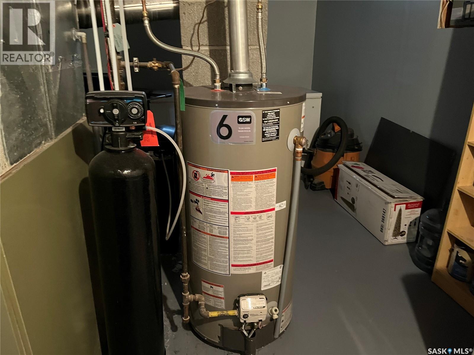 207 Dominion Road, Assiniboia, Saskatchewan  S0H 0B0 - Photo 38 - SK028694