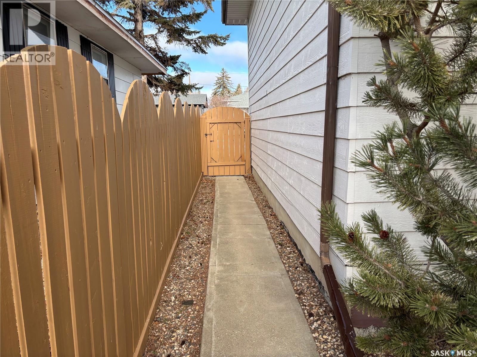 1159 Hochelaga Street W, Moose Jaw, Saskatchewan  S6H 2J3 - Photo 42 - SK028698