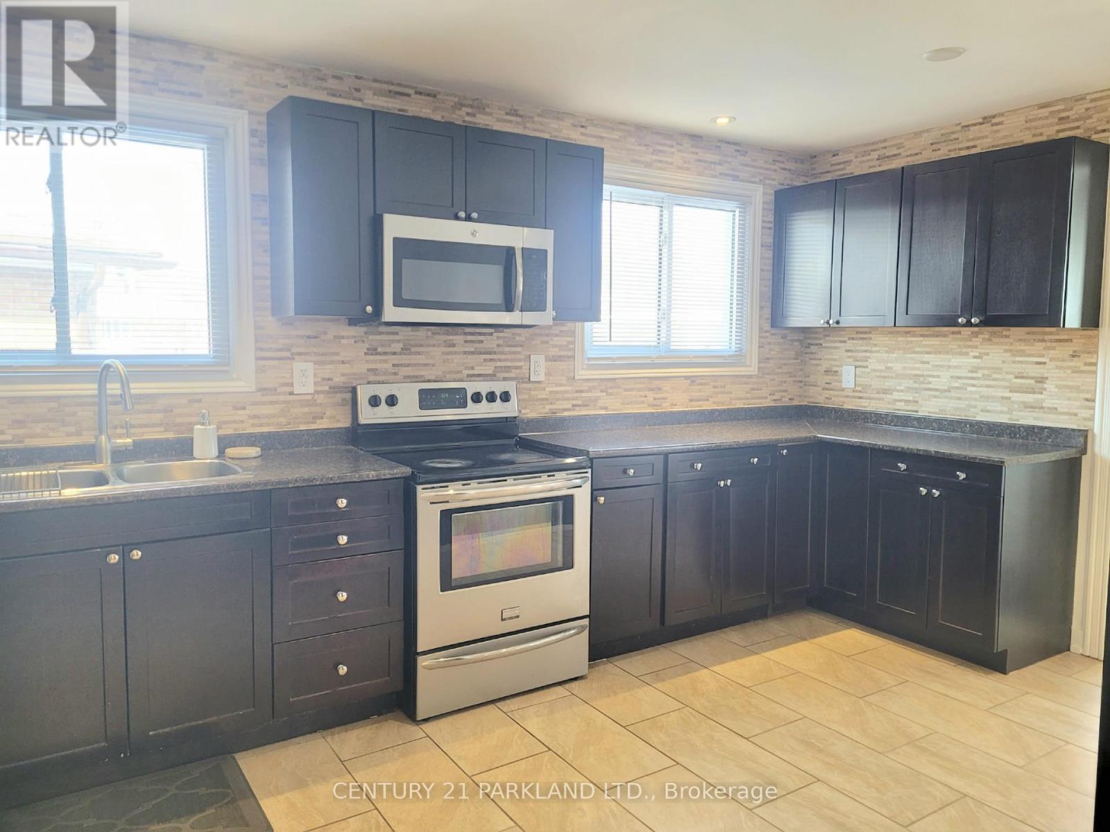 52 Franel Crescent, Toronto, Ontario  M9L 1B7 - Photo 13 - W12665112