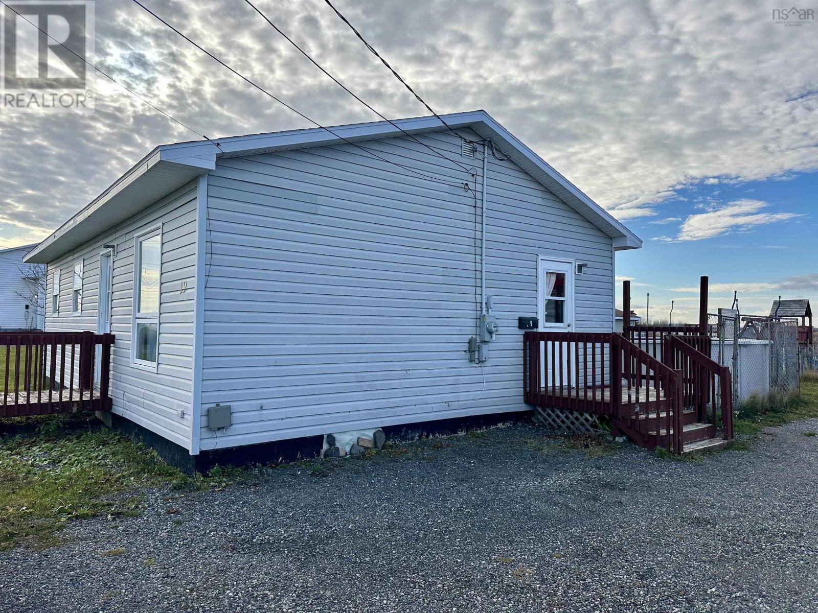 19 Peck Street, Sydney Mines, Nova Scotia  B1V 1V2 - Photo 10 - 202528549