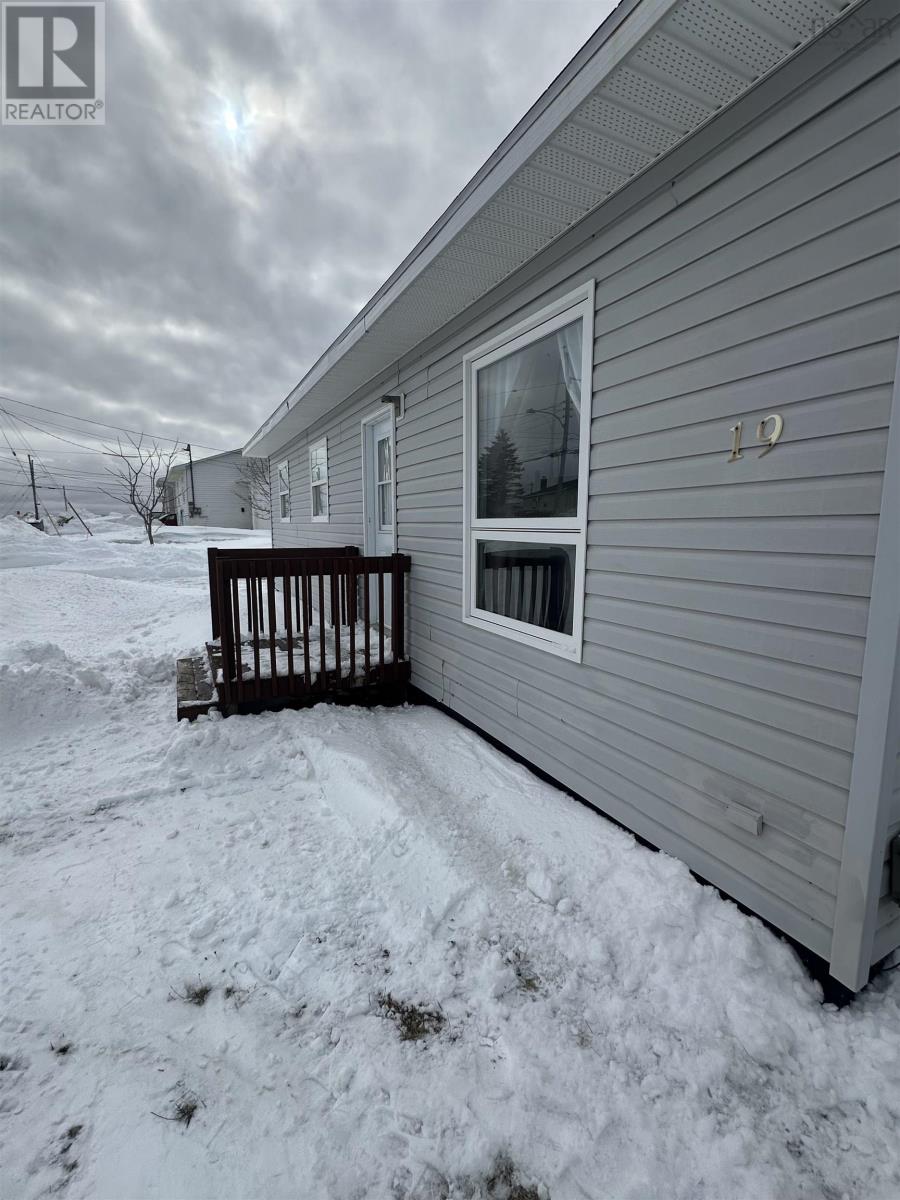 19 Peck Street, Sydney Mines, Nova Scotia  B1V 1V2 - Photo 2 - 202528549