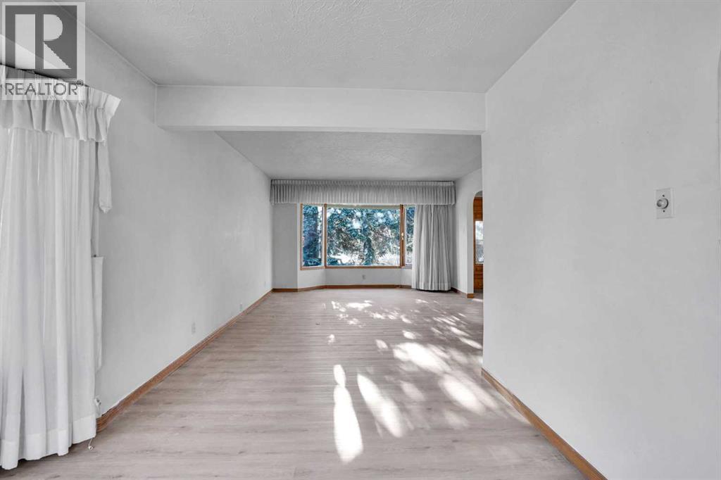 1956 Kelwood Drive Sw, Calgary, Alberta  T3E 3Z3 - Photo 10 - A2275340