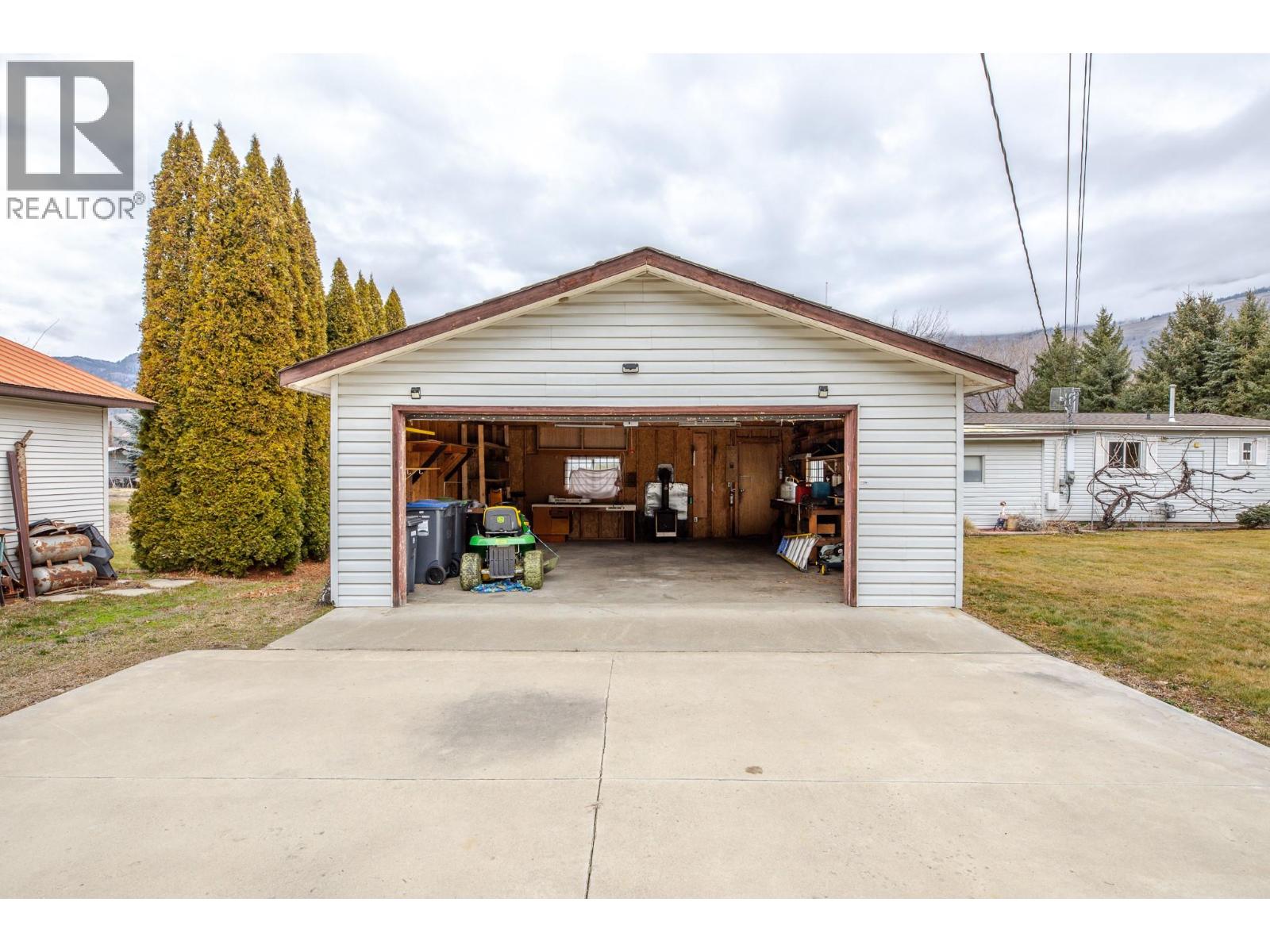 2096 Main Street, Cawston, British Columbia  V0X 1C1 - Photo 7 - 10327995