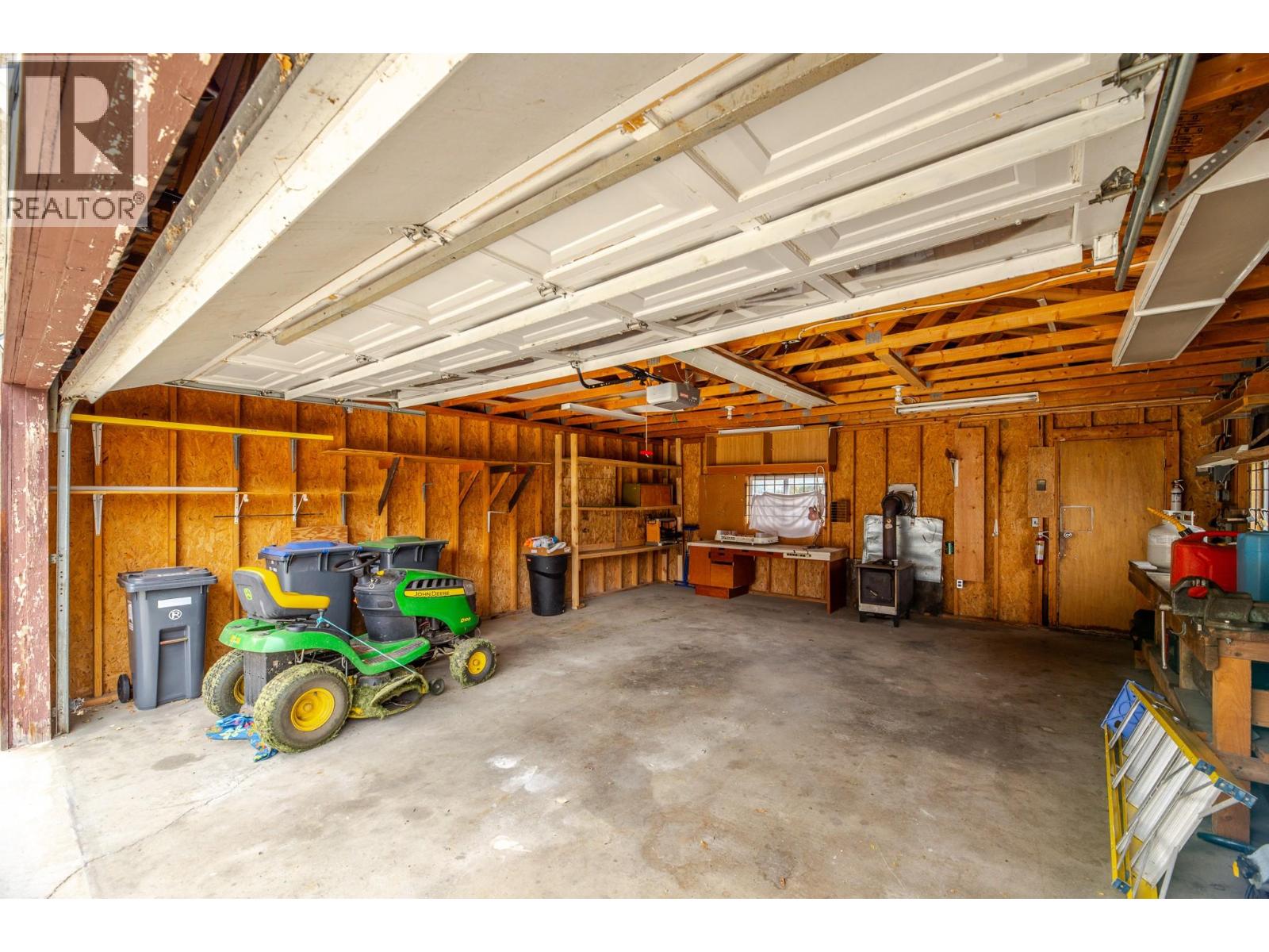 2096 Main Street, Cawston, British Columbia  V0X 1C1 - Photo 9 - 10327995