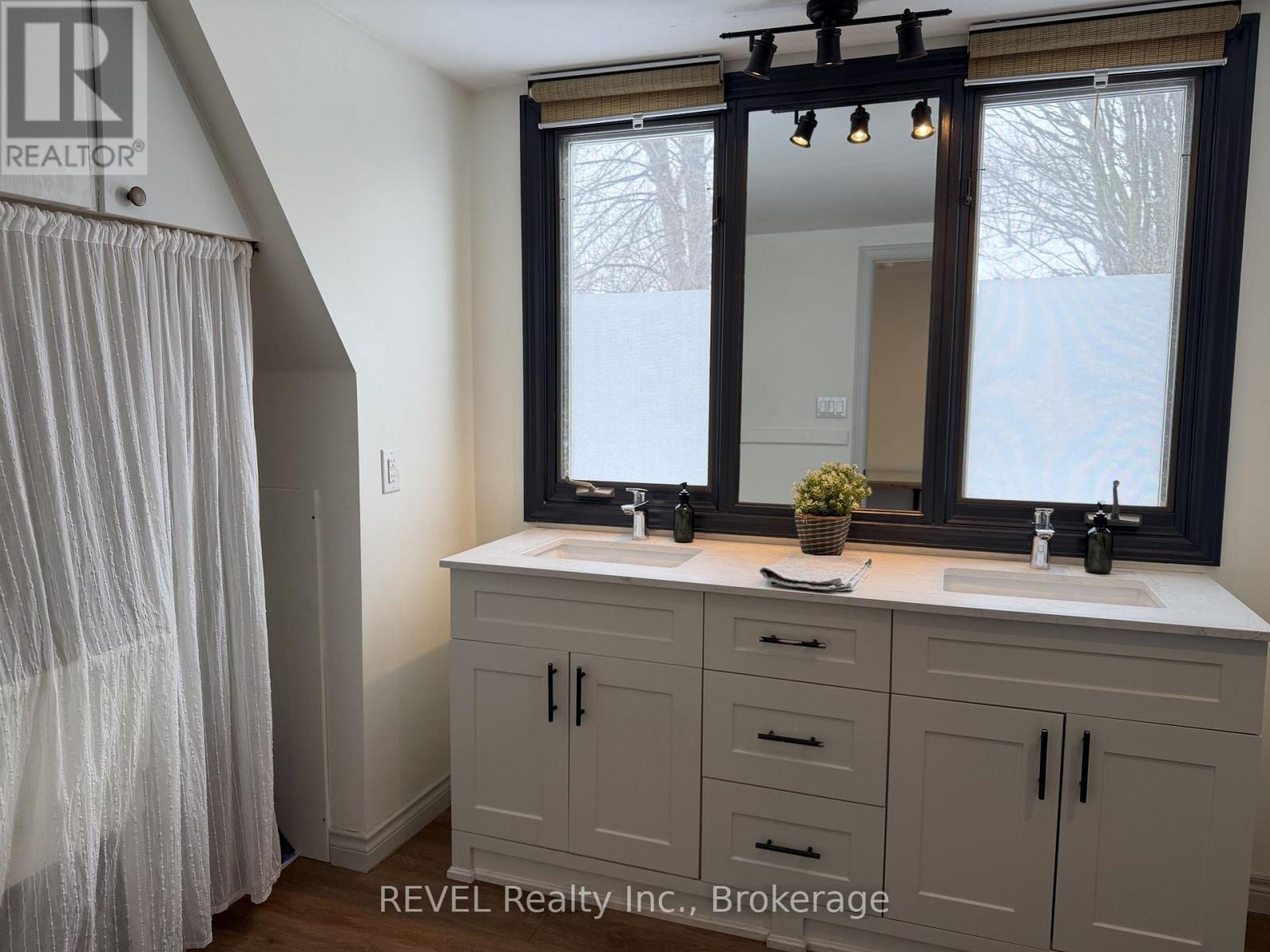 Upper - 478 Gate Street, Niagara-On-The-Lake (Town), Ontario  L0S 1J0 - Photo 10 - X12794956