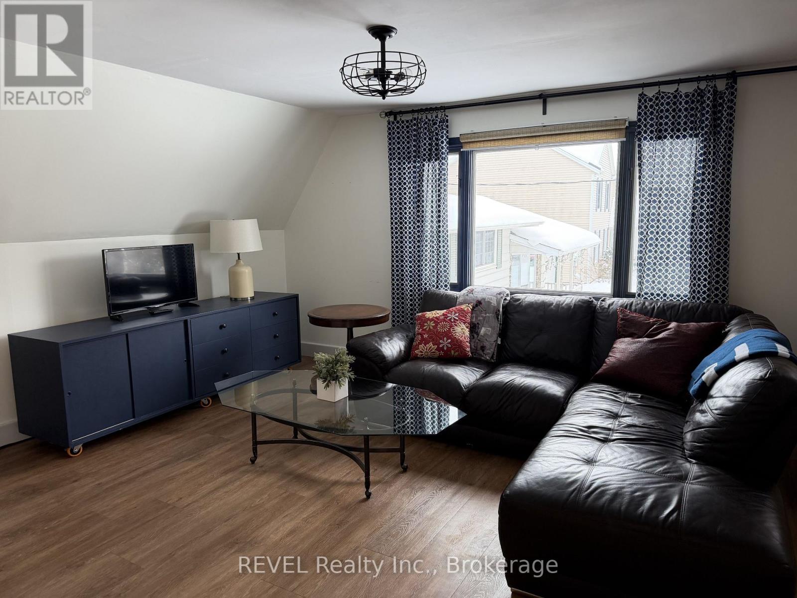 Upper - 478 Gate Street, Niagara-On-The-Lake (Town), Ontario  L0S 1J0 - Photo 3 - X12794956