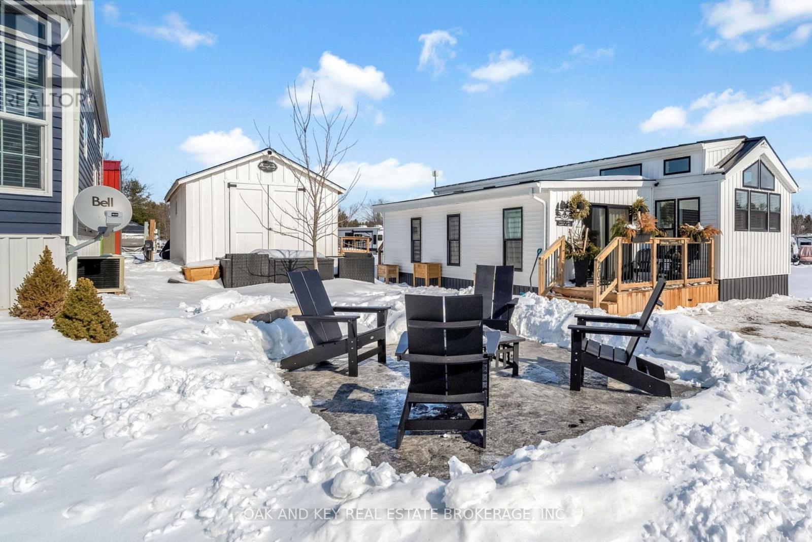 203 - 4838 Switzer Drive, Southwest Middlesex, Ontario  N0L 1A0 - Photo 2 - X12789656