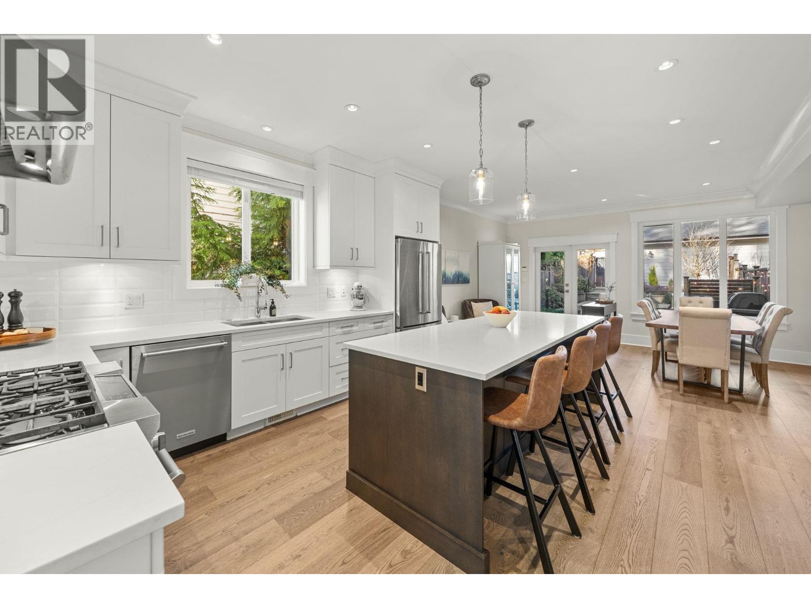 244 E 18th Street, North Vancouver, British Columbia  V7L 2X6 - Photo 2 - R3090488