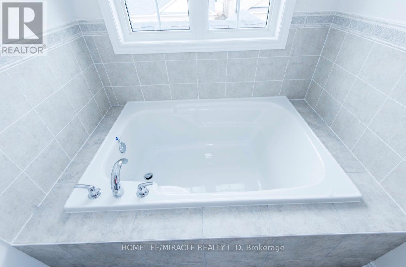 78 Saint Dennis Road, Brampton, Ontario  L6R 0B6 - Photo 7 - W12792494