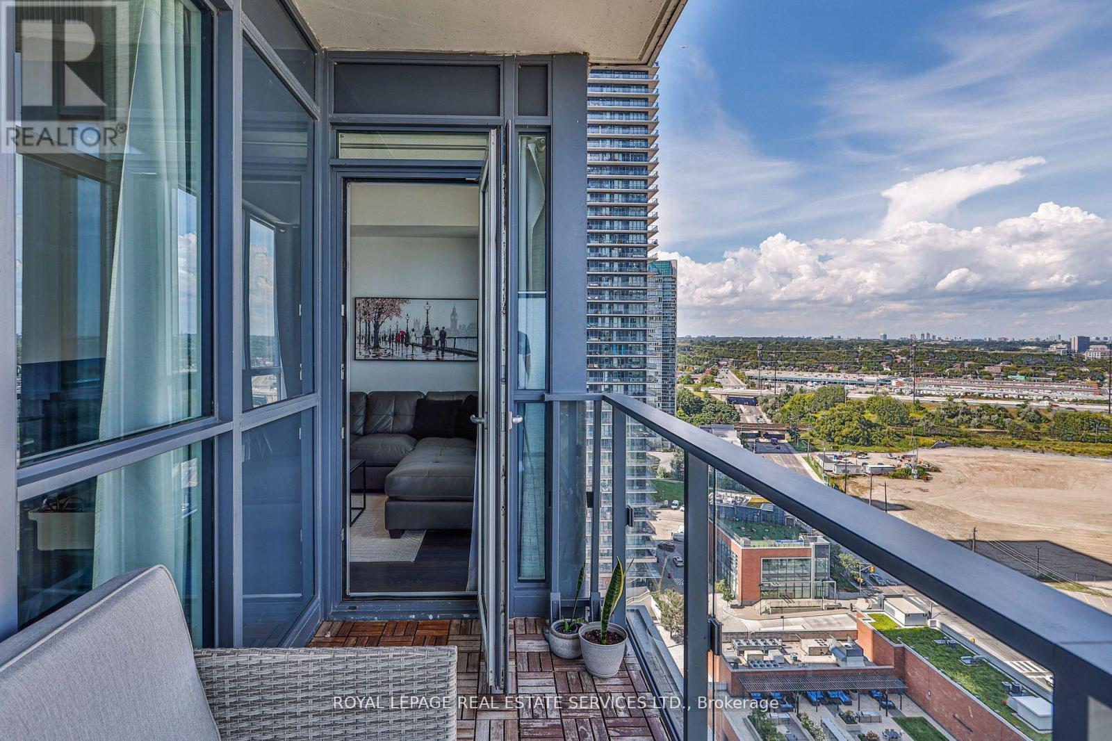 2310 - 2212 Lake Shore Boulevard W, Toronto, Ontario  M8V 0C2 - Photo 11 - W12571324