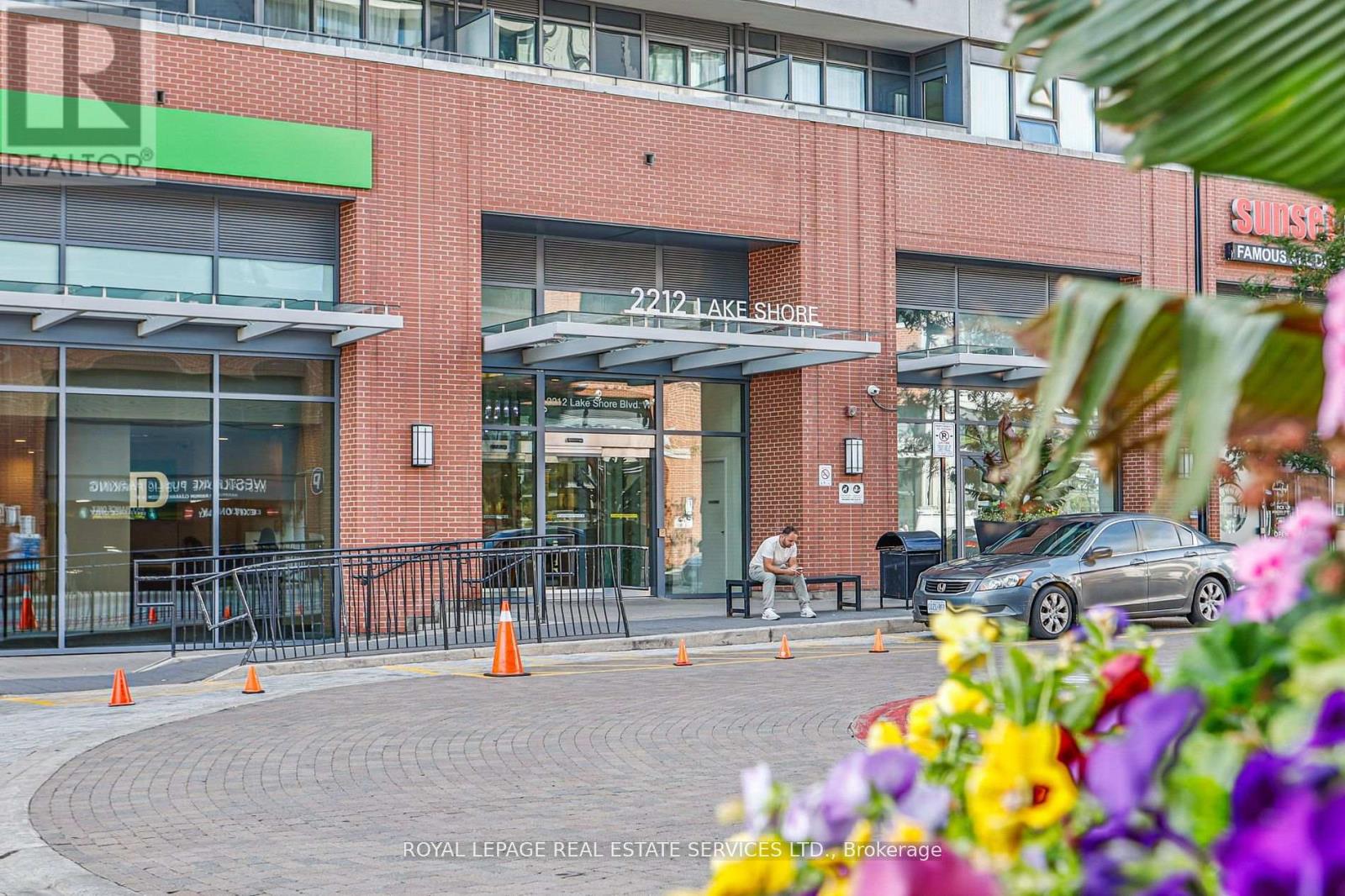 2310 - 2212 Lake Shore Boulevard W, Toronto, Ontario  M8V 0C2 - Photo 2 - W12571324