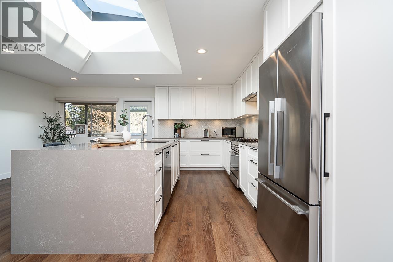 220 N Grosvenor Avenue, Burnaby, British Columbia  V5B 1J4 - Photo 10 - R3090464