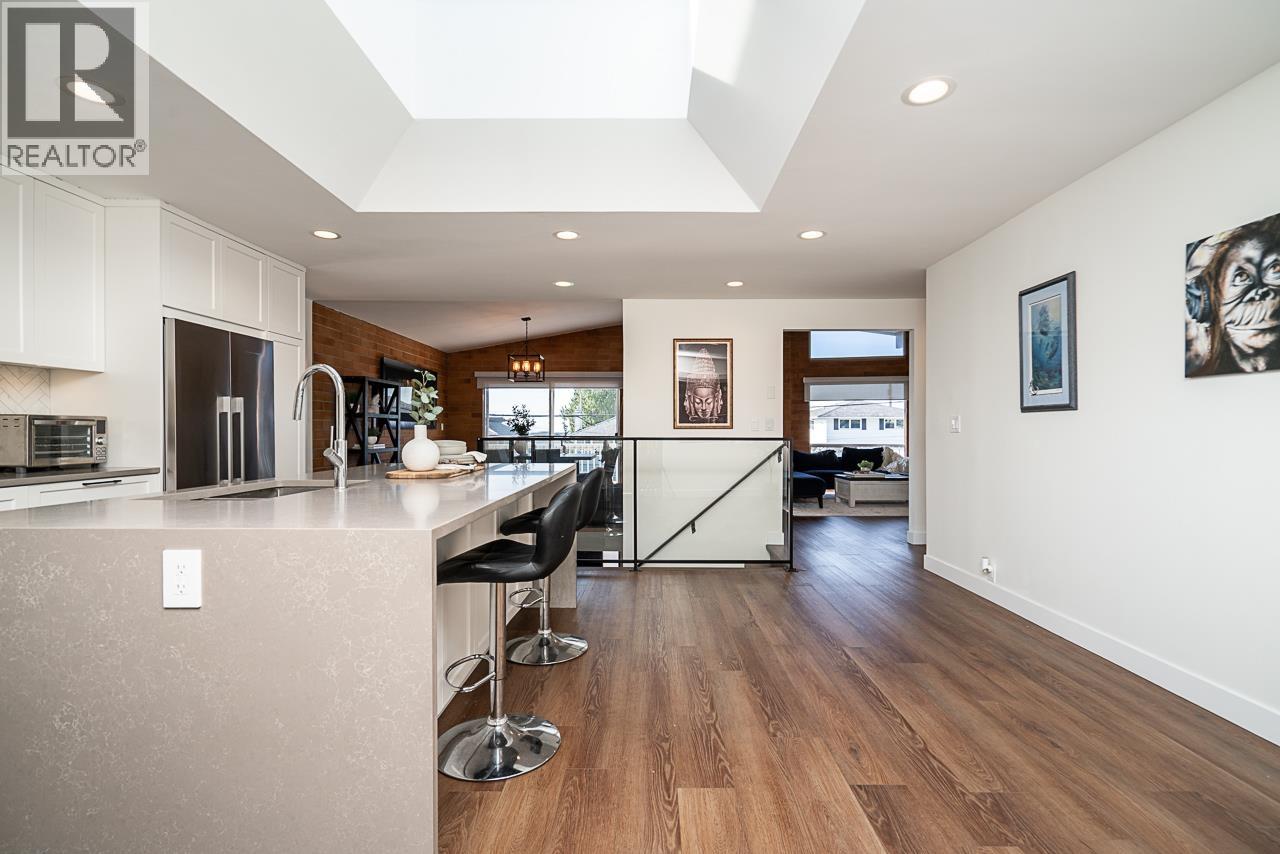 220 N Grosvenor Avenue, Burnaby, British Columbia  V5B 1J4 - Photo 11 - R3090464