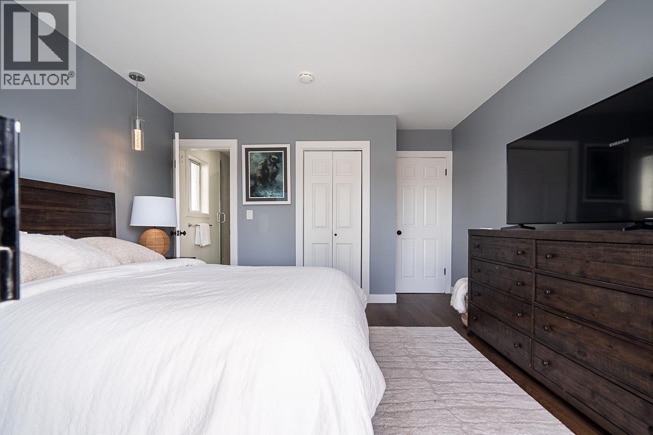 220 N Grosvenor Avenue, Burnaby, British Columbia  V5B 1J4 - Photo 17 - R3090464