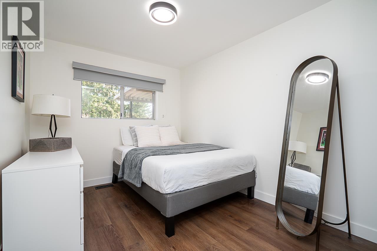 220 N Grosvenor Avenue, Burnaby, British Columbia  V5B 1J4 - Photo 18 - R3090464