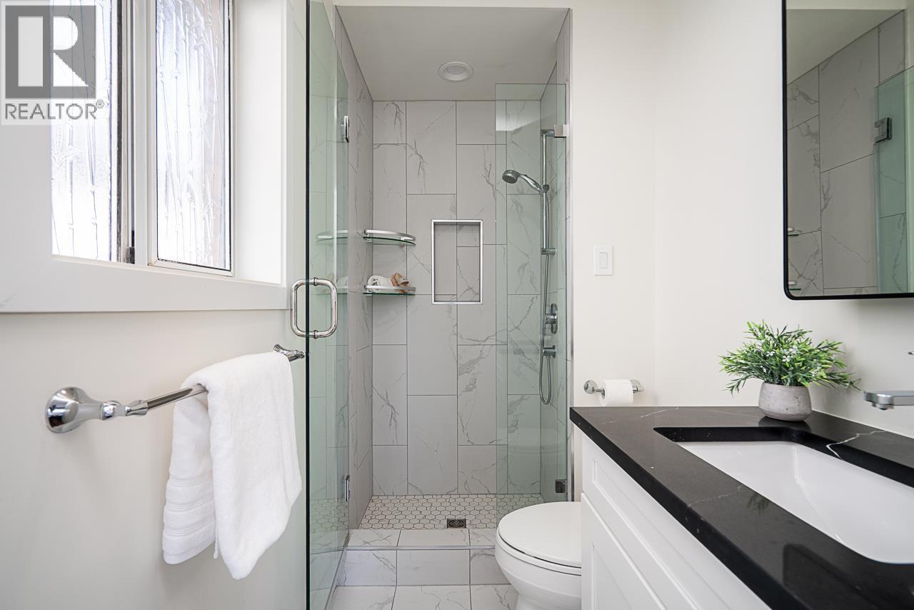 220 N Grosvenor Avenue, Burnaby, British Columbia  V5B 1J4 - Photo 26 - R3090464