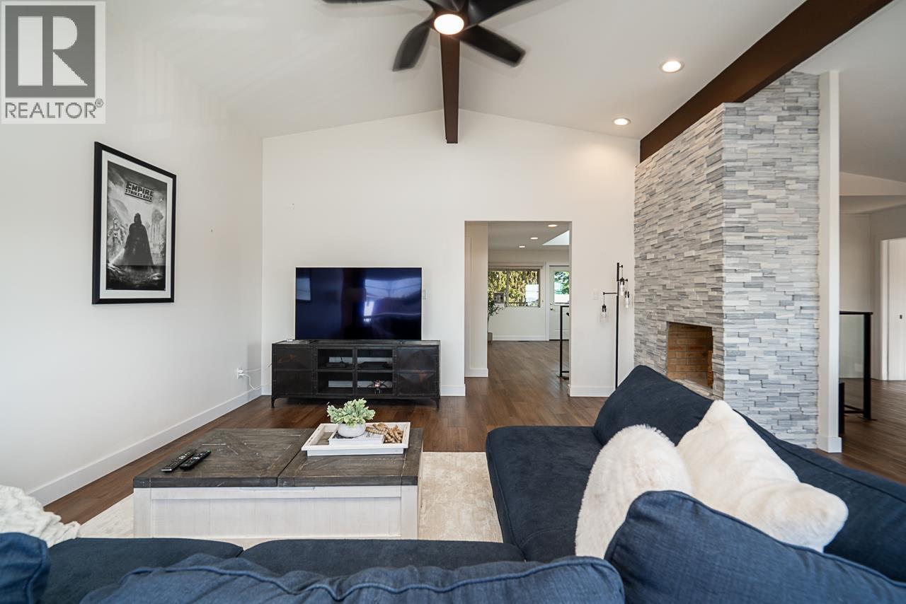 220 N Grosvenor Avenue, Burnaby, British Columbia  V5B 1J4 - Photo 4 - R3090464