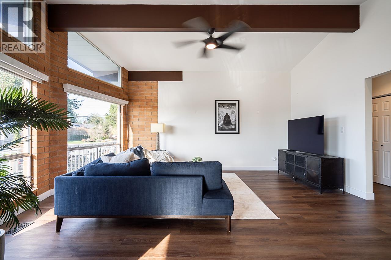 220 N Grosvenor Avenue, Burnaby, British Columbia  V5B 1J4 - Photo 5 - R3090464