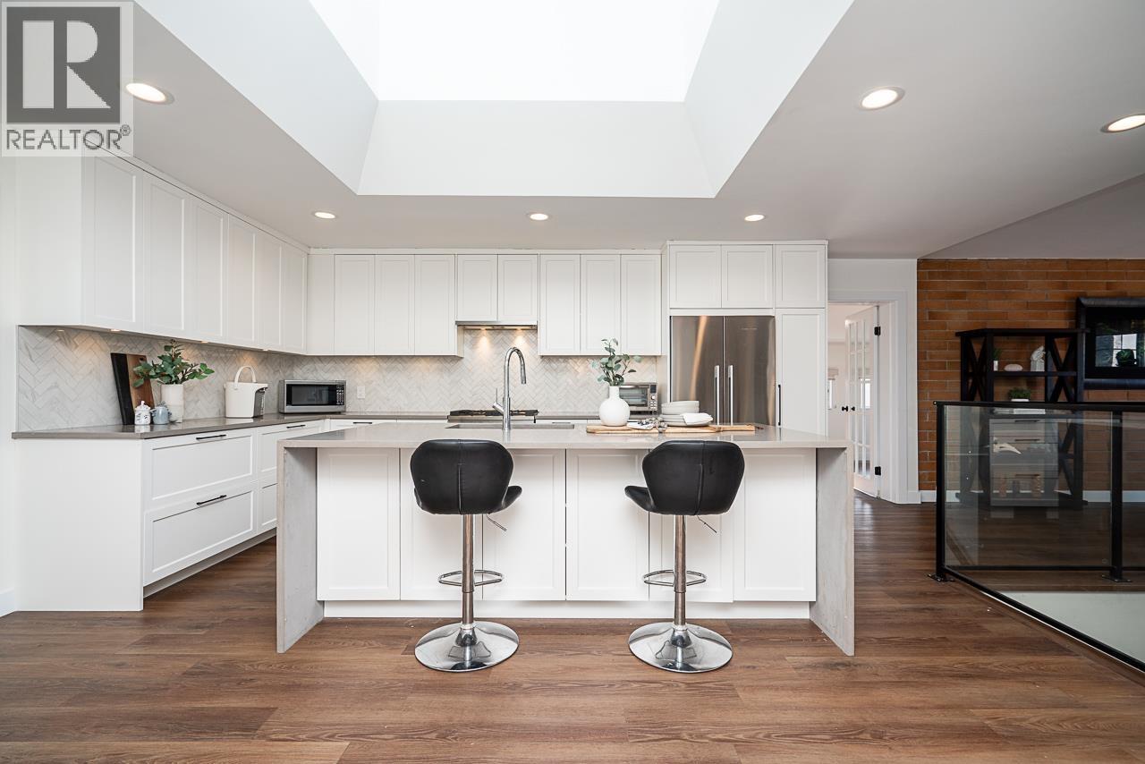 220 N Grosvenor Avenue, Burnaby, British Columbia  V5B 1J4 - Photo 7 - R3090464