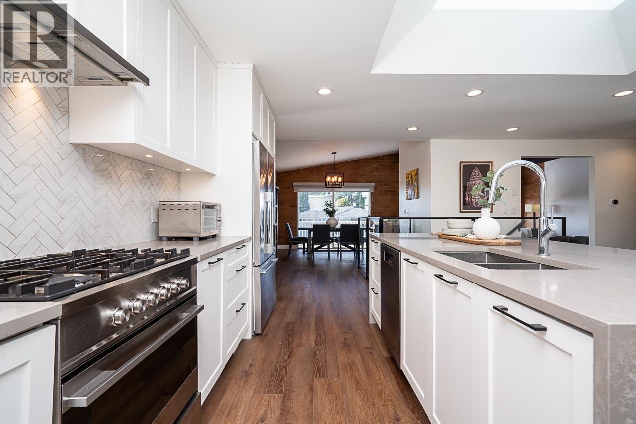 220 N Grosvenor Avenue, Burnaby, British Columbia  V5B 1J4 - Photo 8 - R3090464