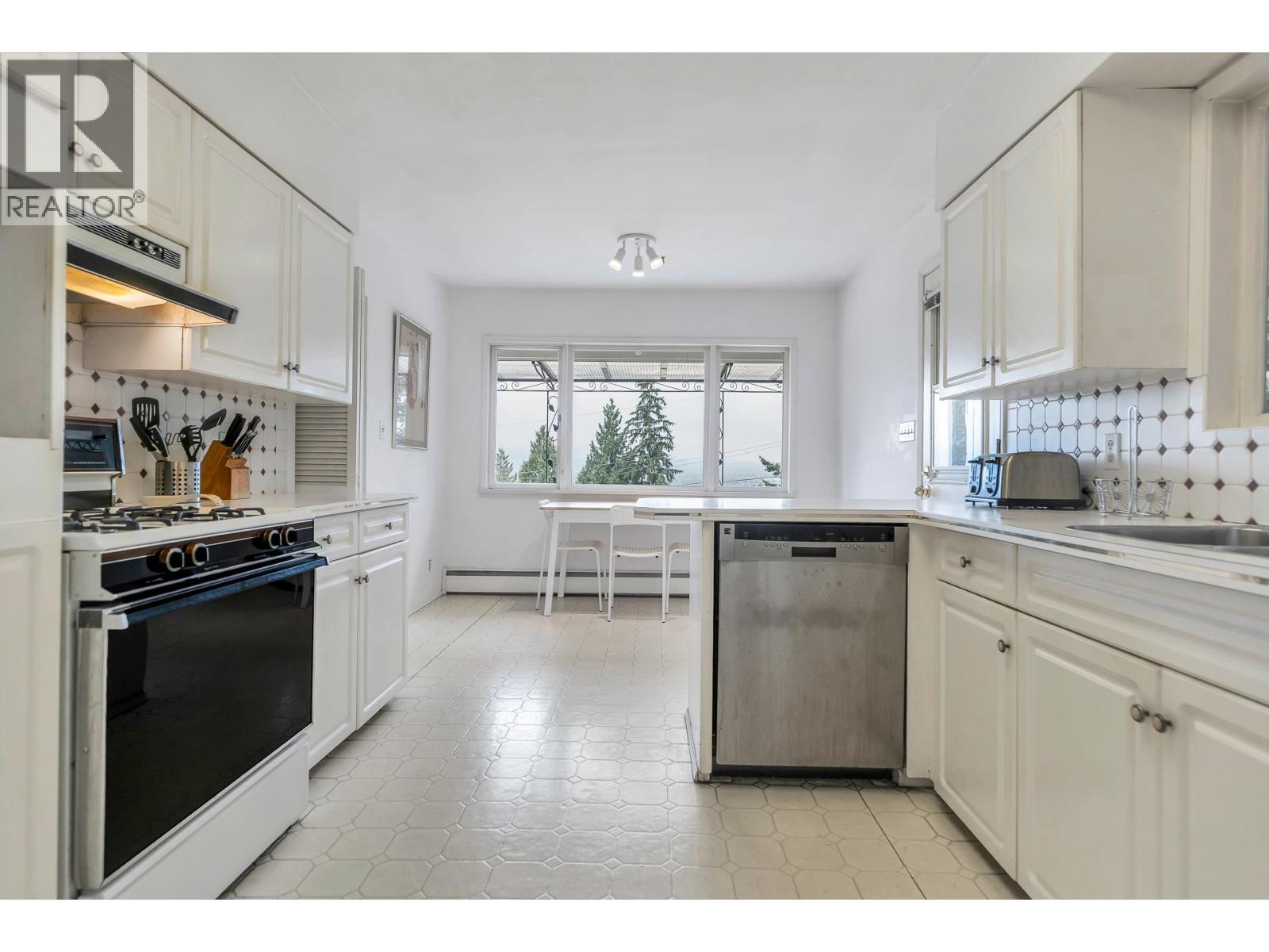 3088 Lazy A Street, Coquitlam, British Columbia  V3C 3N9 - Photo 15 - R3090540