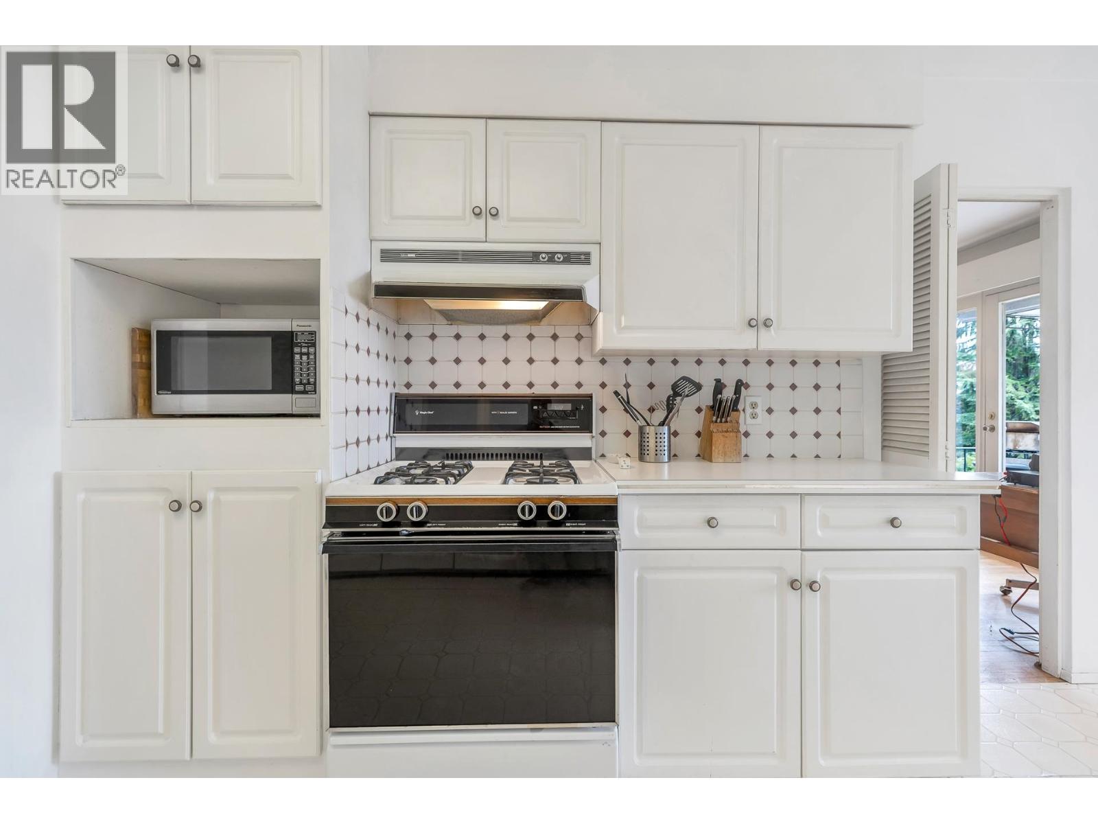 3088 Lazy A Street, Coquitlam, British Columbia  V3C 3N9 - Photo 16 - R3090540