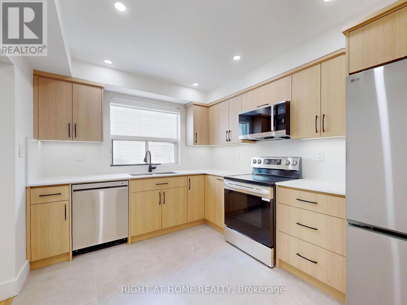 2 - 427 Lawrence Avenue W, Toronto, Ontario  M5M 1C3 - Photo 7 - C12794920