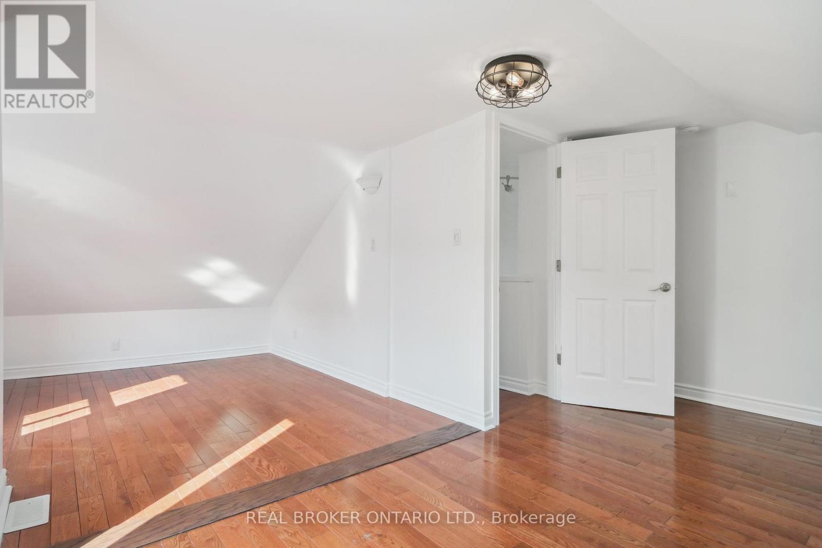 134 Jones Avenue, Toronto, Ontario  M4M 3A1 - Photo 17 - E12794868