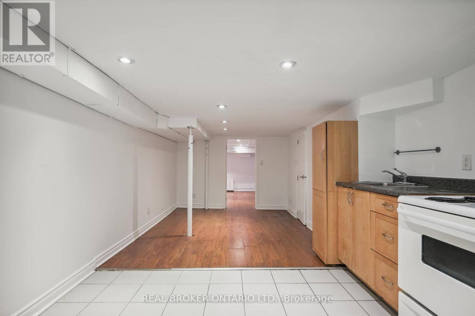 134 Jones Avenue, Toronto, Ontario  M4M 3A1 - Photo 24 - E12794868