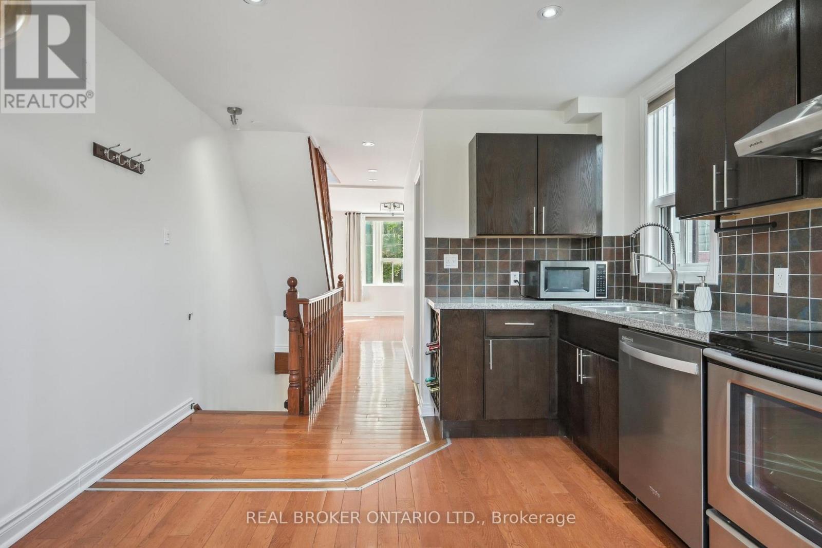 134 Jones Avenue, Toronto, Ontario  M4M 3A1 - Photo 6 - E12794868