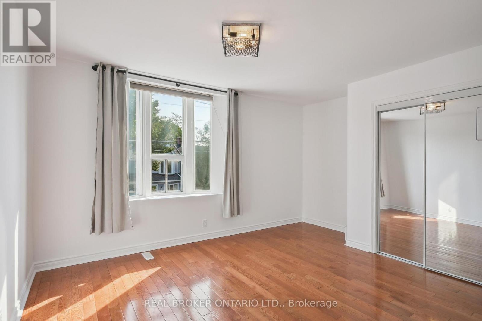 134 Jones Avenue, Toronto, Ontario  M4M 3A1 - Photo 8 - E12794868