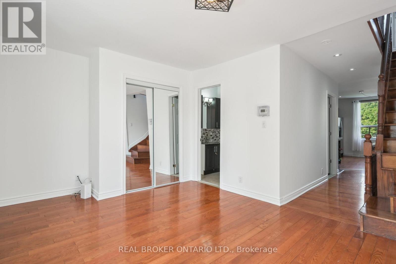 134 Jones Avenue, Toronto, Ontario  M4M 3A1 - Photo 9 - E12794868