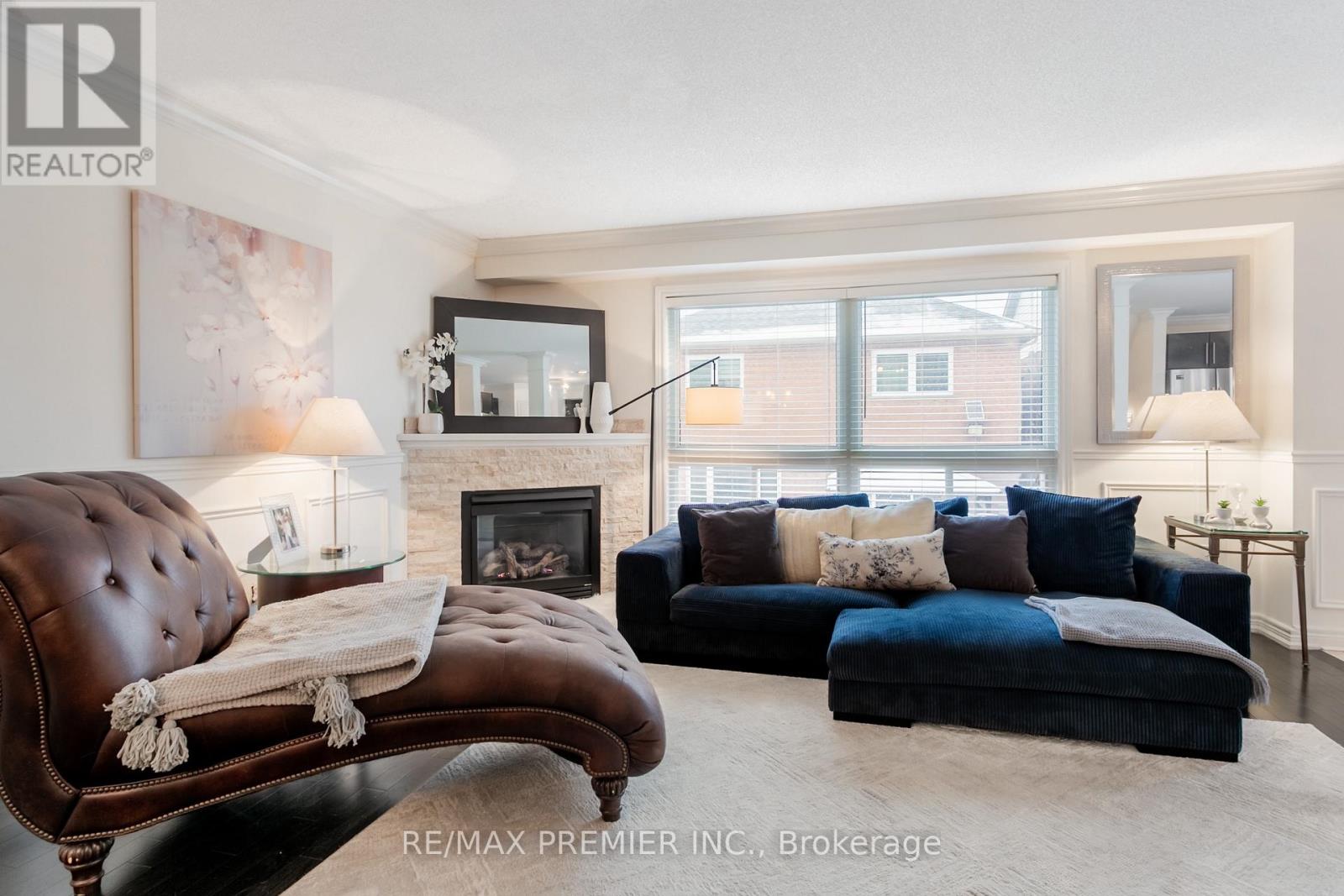 11 Four Seasons Circle, Brampton, Ontario  L7A 2A8 - Photo 4 - W12794886