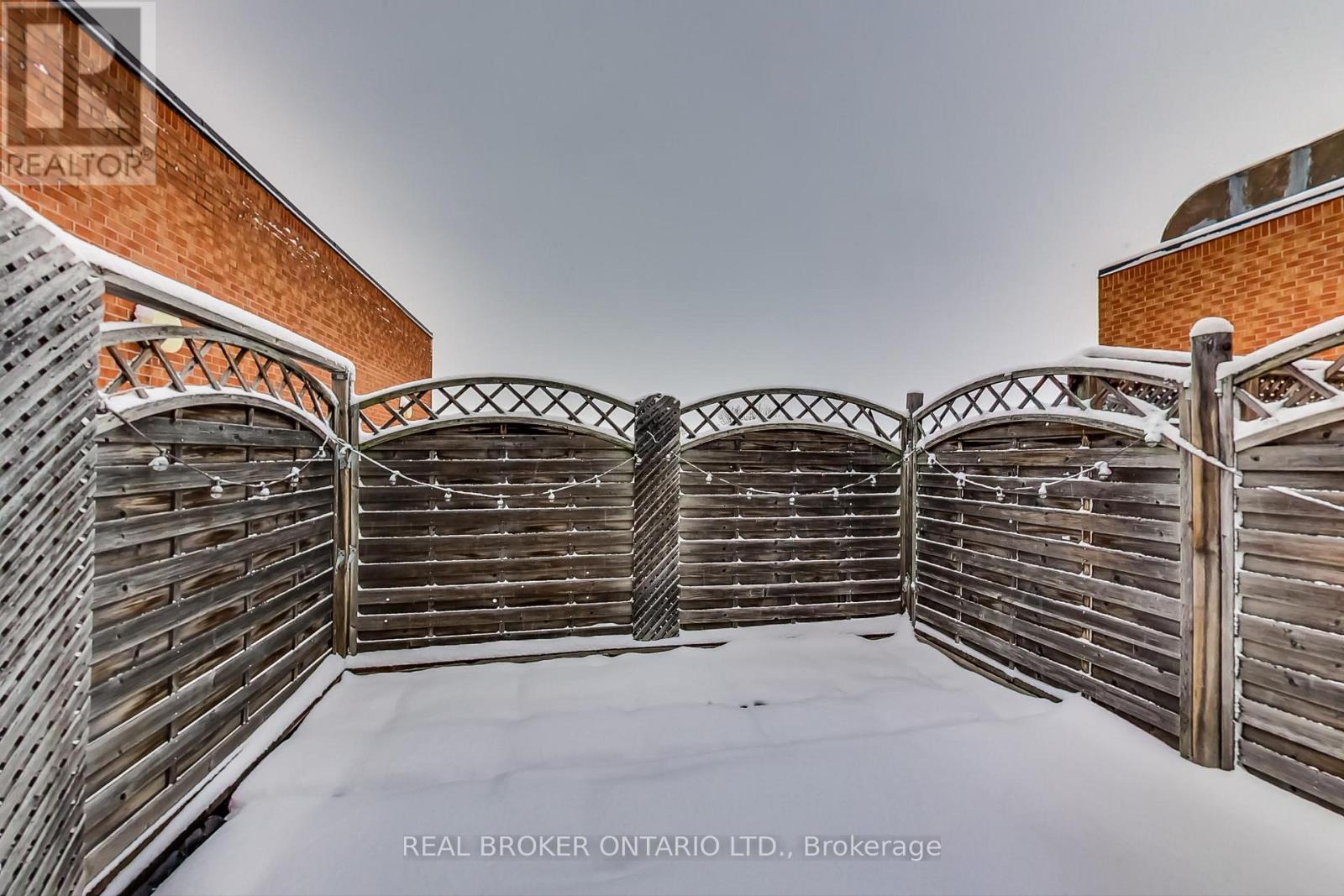 301 - 1011 Dufferin Street, Toronto, Ontario  M6H 4B5 - Photo 11 - W12794910