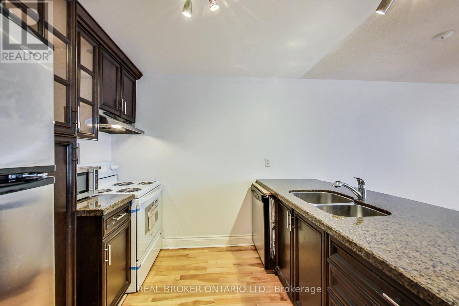 301 - 1011 Dufferin Street, Toronto, Ontario  M6H 4B5 - Photo 6 - W12794910