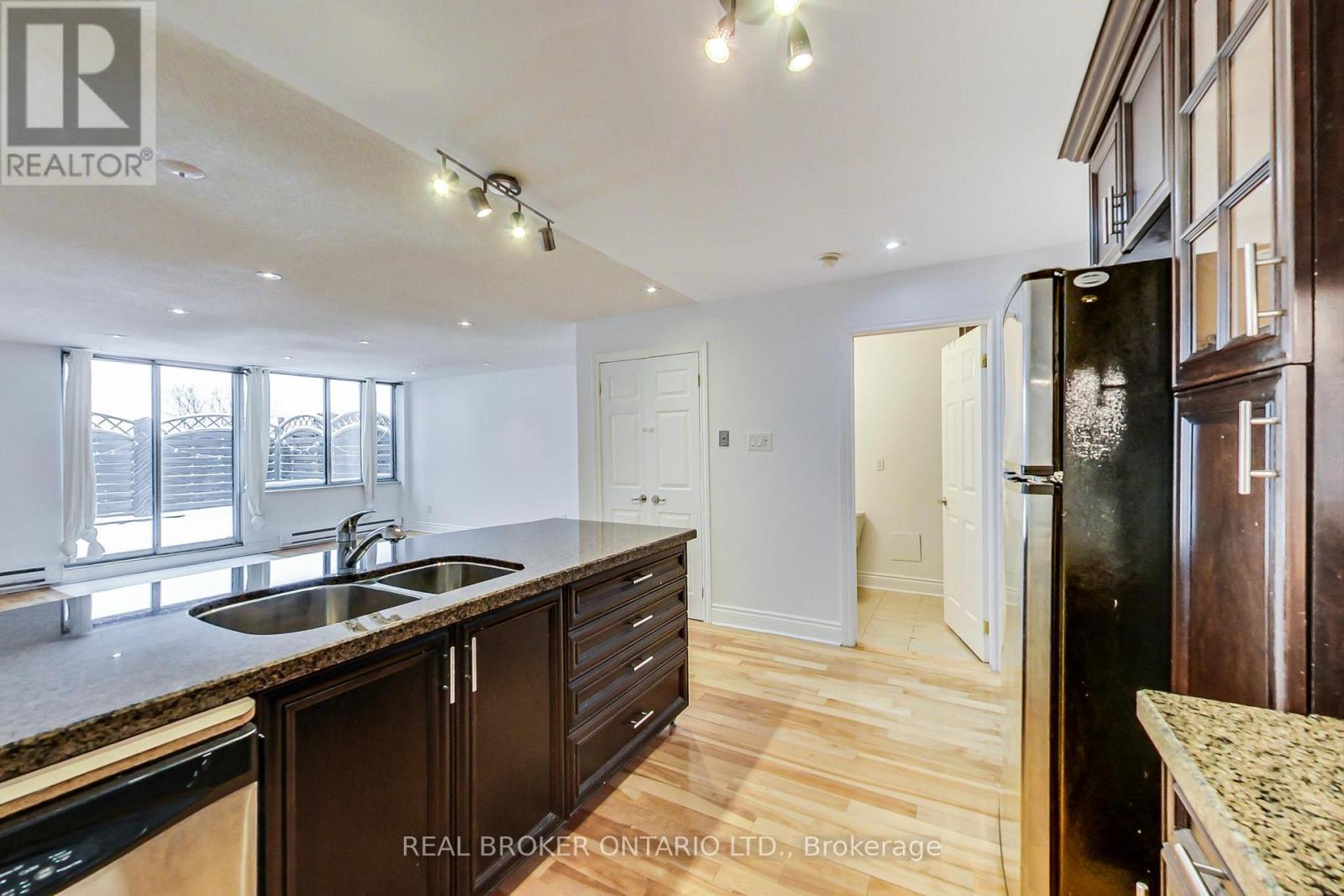 301 - 1011 Dufferin Street, Toronto, Ontario  M6H 4B5 - Photo 7 - W12794910