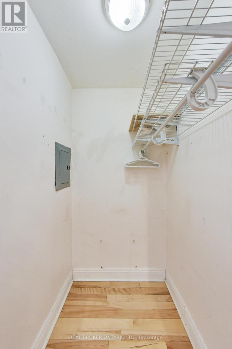 301 - 1011 Dufferin Street, Toronto, Ontario  M6H 4B5 - Photo 8 - W12794910