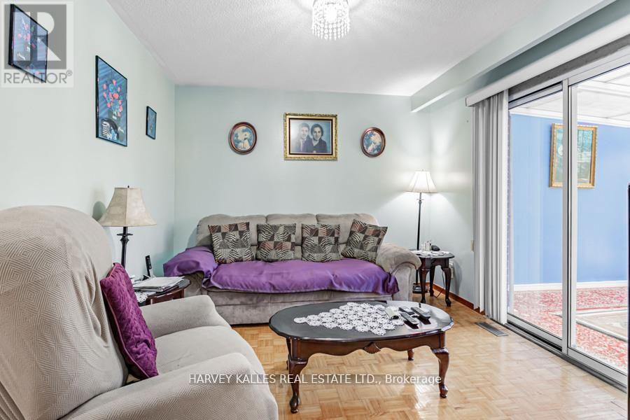 33 Tolton Drive S, Brampton, Ontario  L6V 2P9 - Photo 17 - W12794926