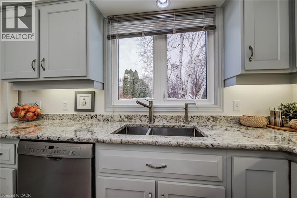 454 Kingsford Place, Waterloo, Ontario  N2T 1K9 - Photo 14 - 40798205