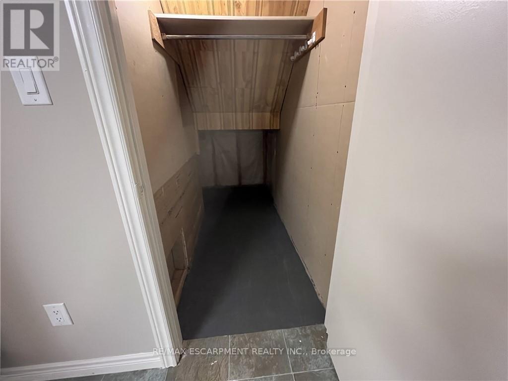 Lower - 461 South Pelham Road, Welland (Prince Charles), Ontario  L3C 3C5 - Photo 16 - X12794916