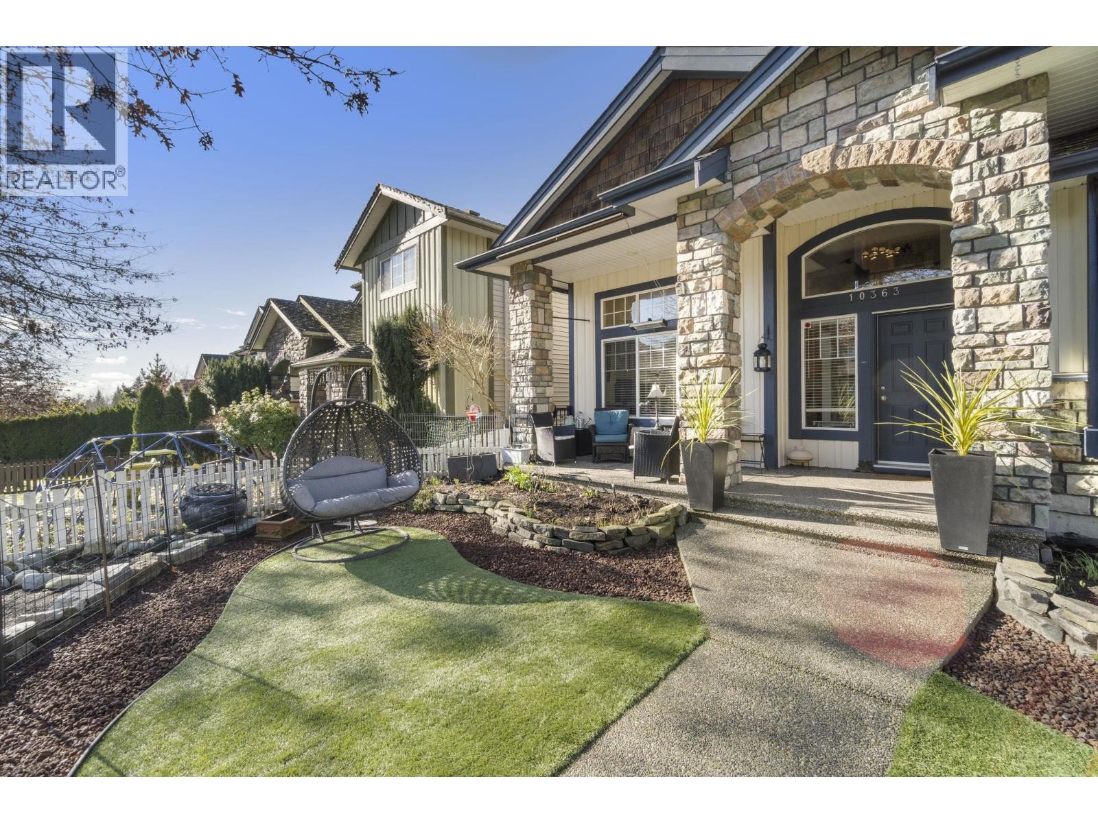 10363 Robertson Street, Maple Ridge, British Columbia  V2W 0A8 - Photo 2 - R3089057