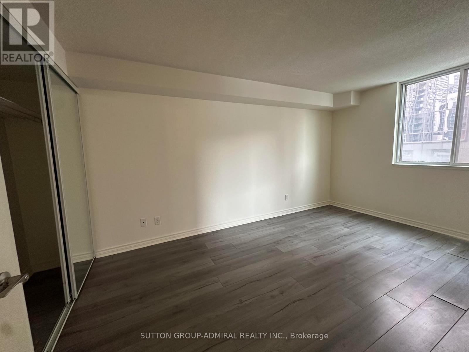 409 - 736 Bay Street, Toronto, Ontario  M5G 1N6 - Photo 8 - C12498028