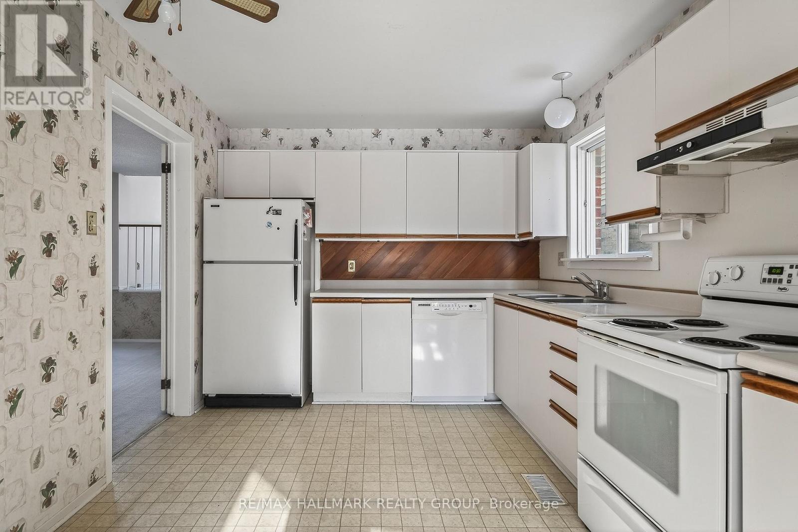 14 Haywood Crescent, Ottawa, Ontario  K2L 2J2 - Photo 11 - X12795152