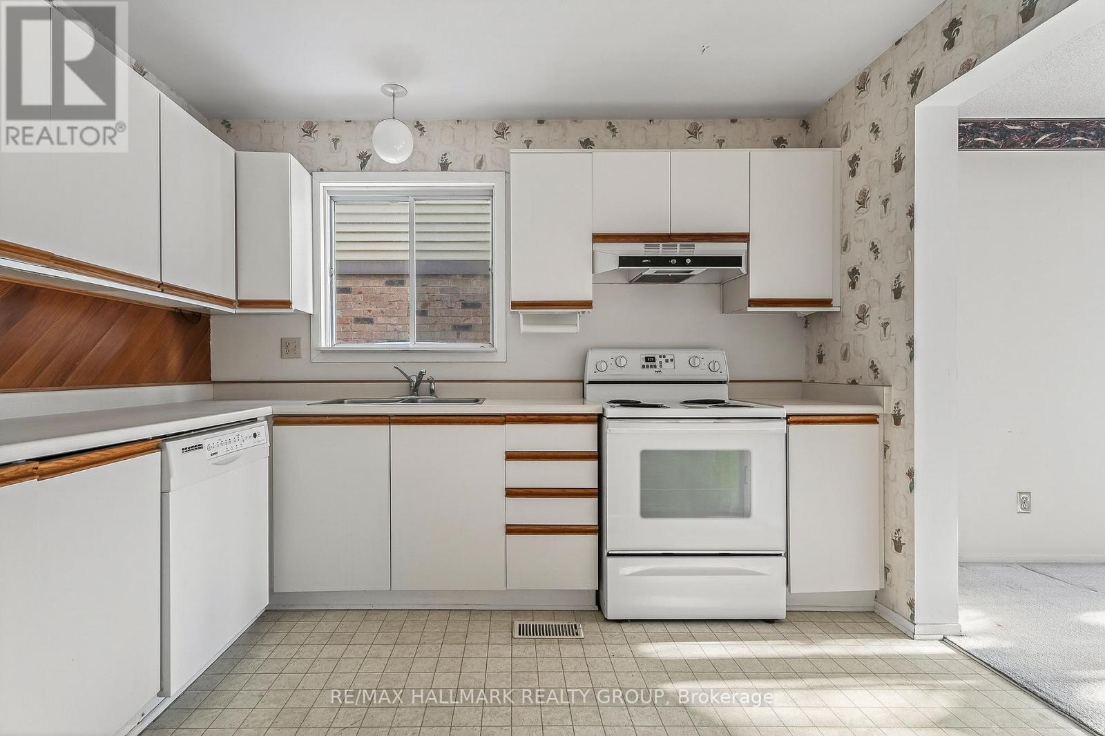 14 Haywood Crescent, Ottawa, Ontario  K2L 2J2 - Photo 12 - X12795152