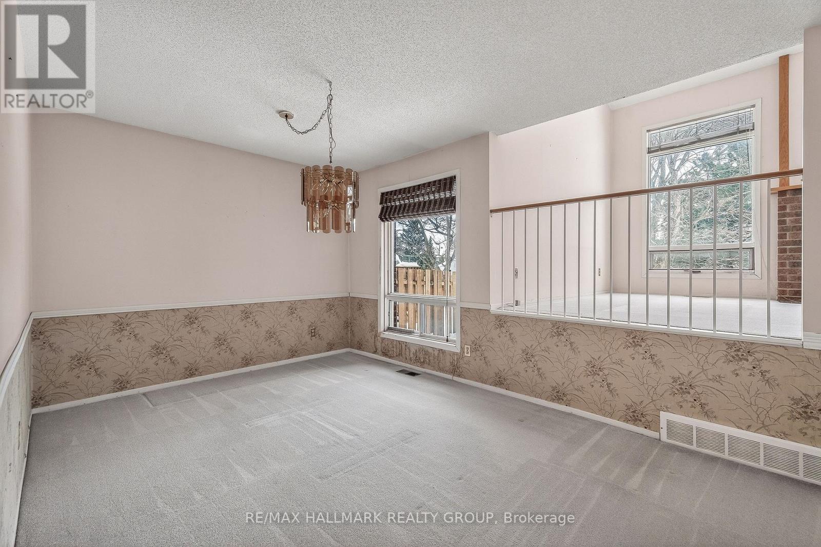 14 Haywood Crescent, Ottawa, Ontario  K2L 2J2 - Photo 15 - X12795152