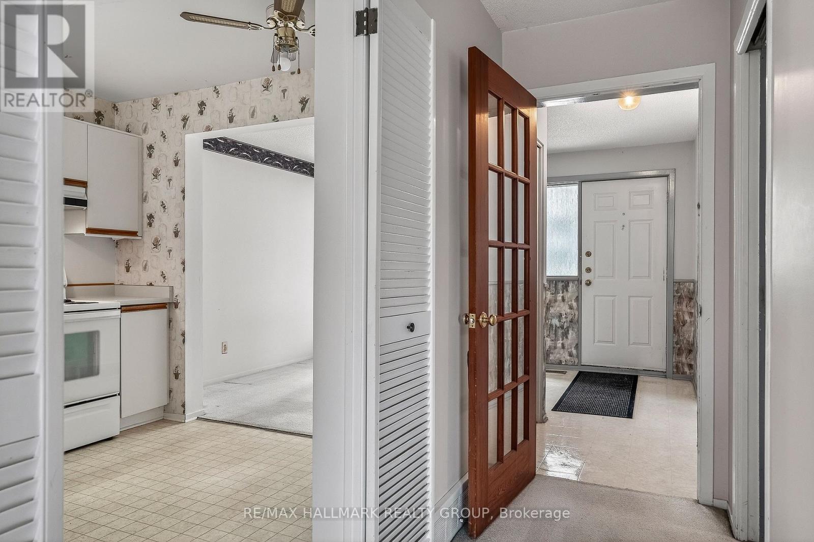 14 Haywood Crescent, Ottawa, Ontario  K2L 2J2 - Photo 5 - X12795152