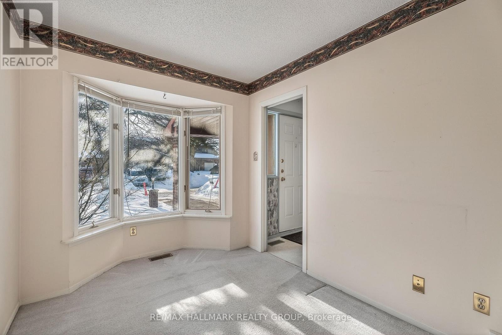 14 Haywood Crescent, Ottawa, Ontario  K2L 2J2 - Photo 8 - X12795152