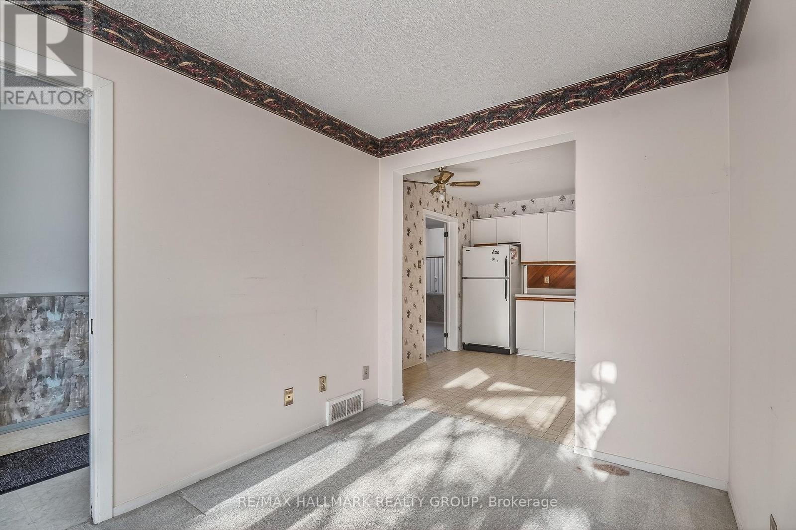 14 Haywood Crescent, Ottawa, Ontario  K2L 2J2 - Photo 9 - X12795152